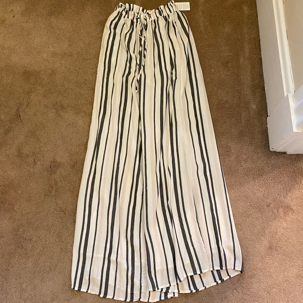 American Eagle Wide-legged Pants